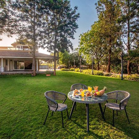 Stayvista'S Silver Grove - Serene Haven With Expansive Lawn & Terrace Nashik Extérieur photo