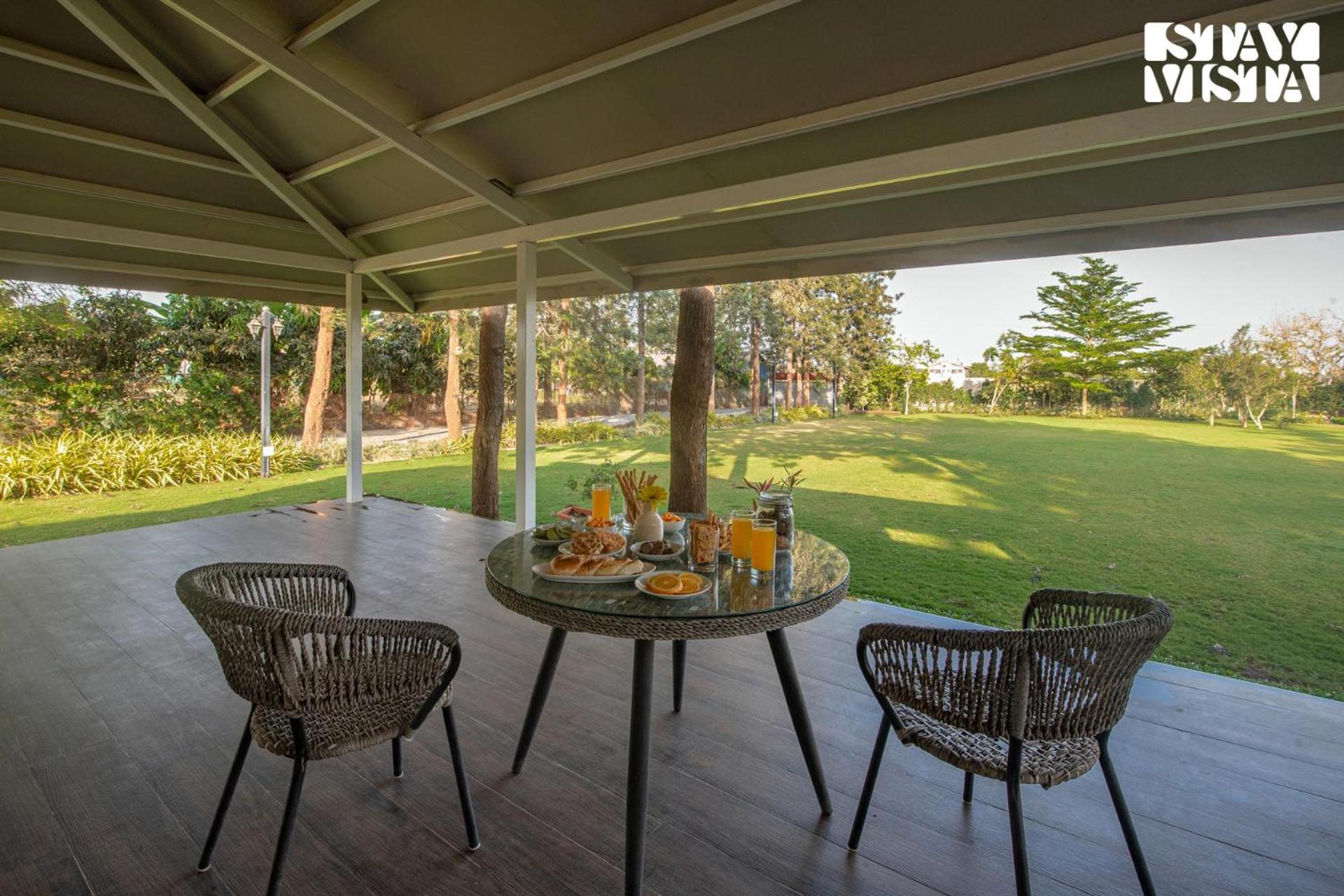 Stayvista'S Silver Grove - Serene Haven With Expansive Lawn & Terrace Nashik Extérieur photo