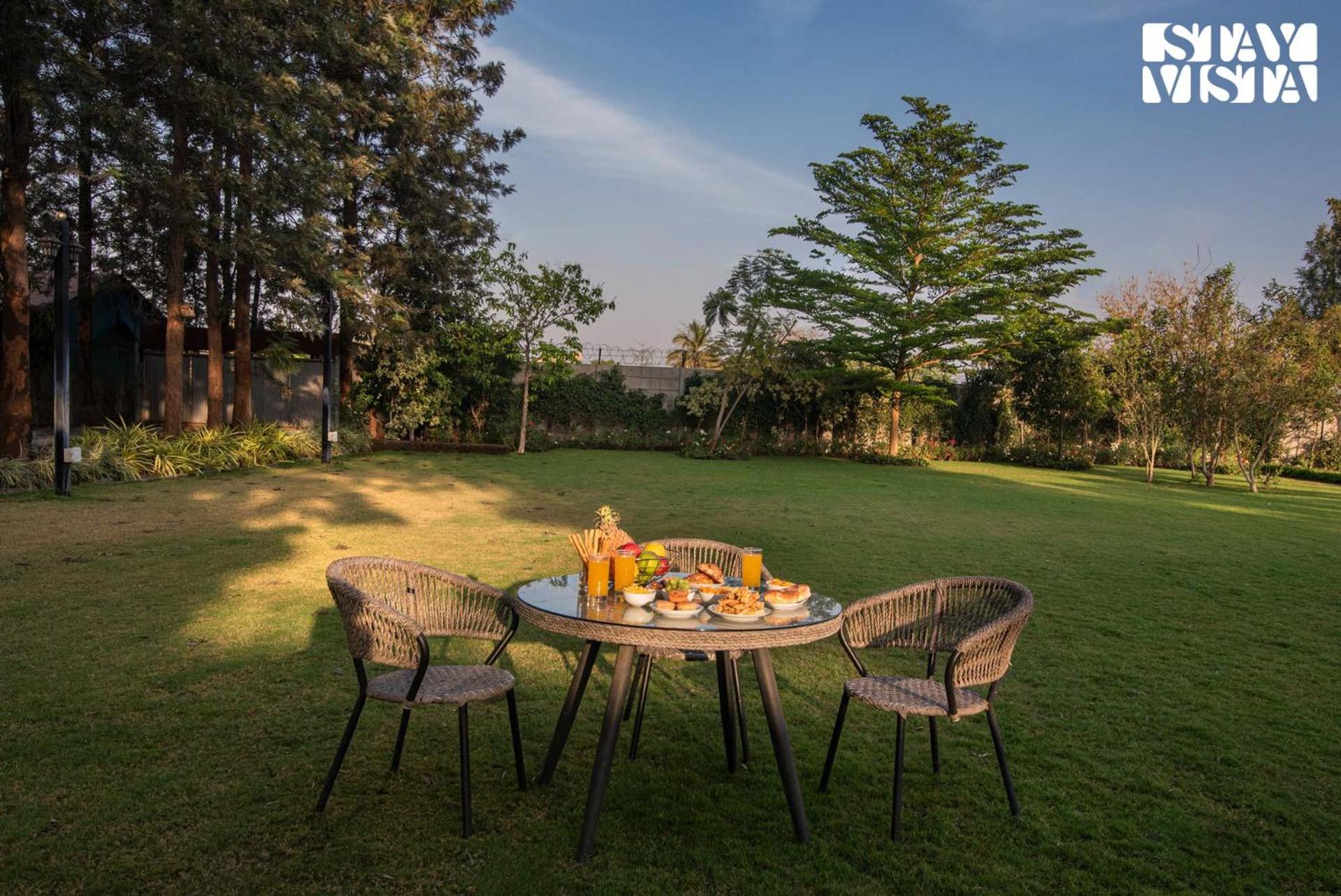 Stayvista'S Silver Grove - Serene Haven With Expansive Lawn & Terrace Nashik Extérieur photo